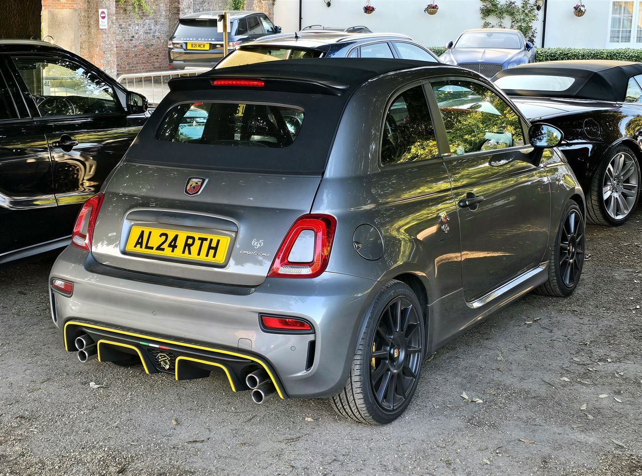 Abarth 695 695C – 1,4 Turbo – 180 ch — photo 1 : 2024 Abarth 695C Competizione