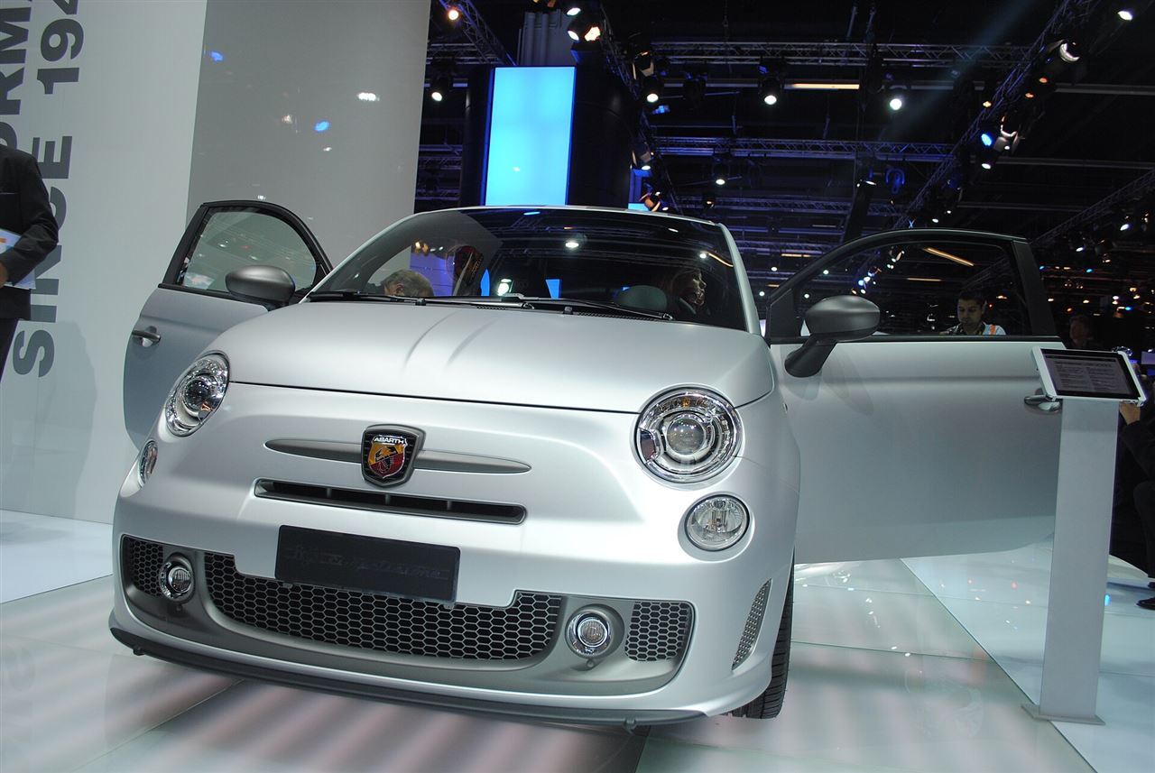 Abarth 695 695C – 1,4 Turbo – 180 ch — photo 5 : Abarth 695 Competizione at the Frankfurt Motor Show IAA 2011 (6143610721)