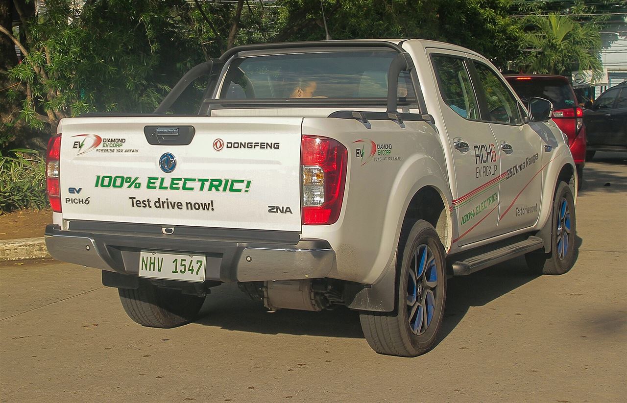 Dongfeng RICH 6 PICK-UP DOUBLE CABINE 4x4 — photo 5 : Dongfeng Rich 6 EV test drive unit rear