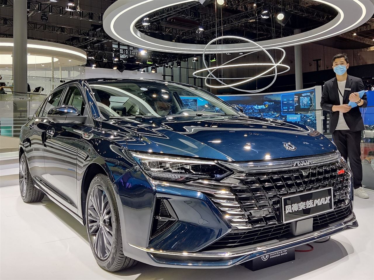 Dongfeng SHINE MAX HYBRIDE LUXURY — photo 2 : Aeolus Yixuan Max 001