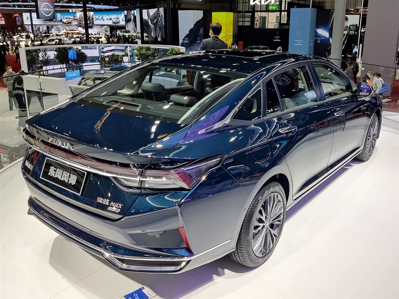 Dongfeng SHINE MAX HYBRIDE LUXURY — photo 3 : Aeolus Yixuan Max 002