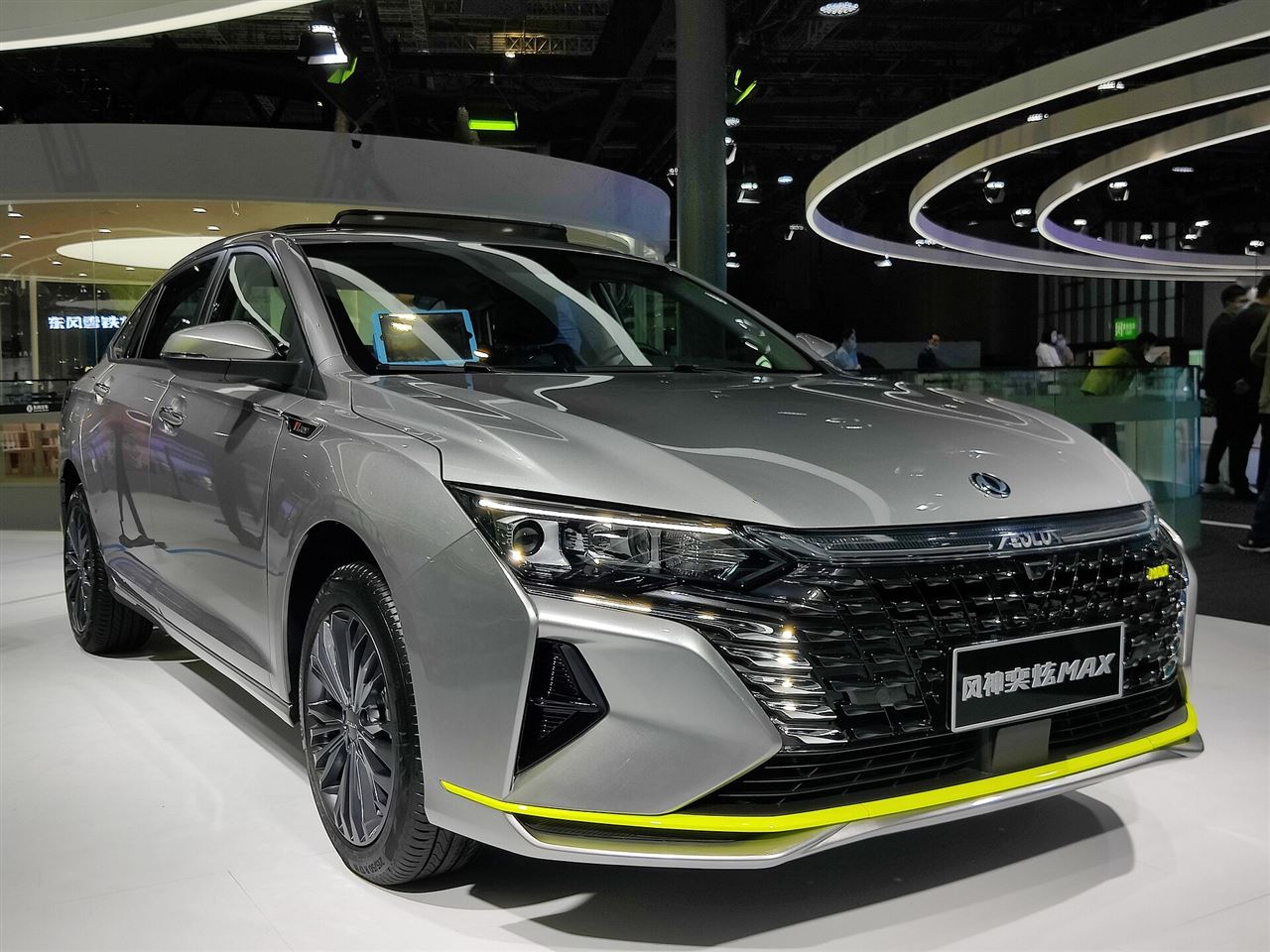 Dongfeng SHINE MAX HYBRIDE LUXURY — photo 4 : Aeolus Yixuan Max 003