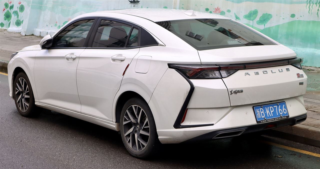 Dongfeng SHINE STYLE 1.5L MACH POWER 6DCT — photo 2 : 2019 Dongfeng Aeolus Yixuan (rear)