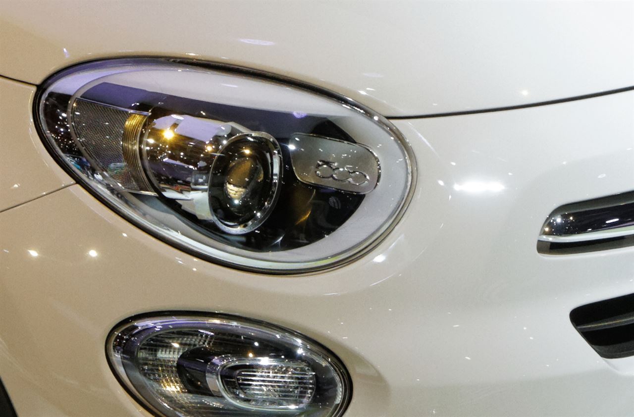 Fiat 500X – Club – 1,4 MultiAir – 140 ch – Gris — photo 4 : " 15 - Italian Urban SUV - Fiat 500X front lights with logo