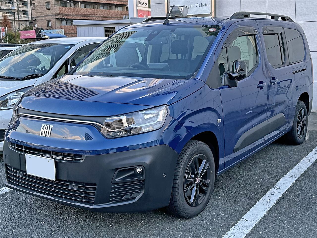 Fiat DOBLÒ COMBI – 7 places – STYLE+ BVA — photo 1 : FIAT DOBLÒ MAXI (3DA-K9FYH01L) front