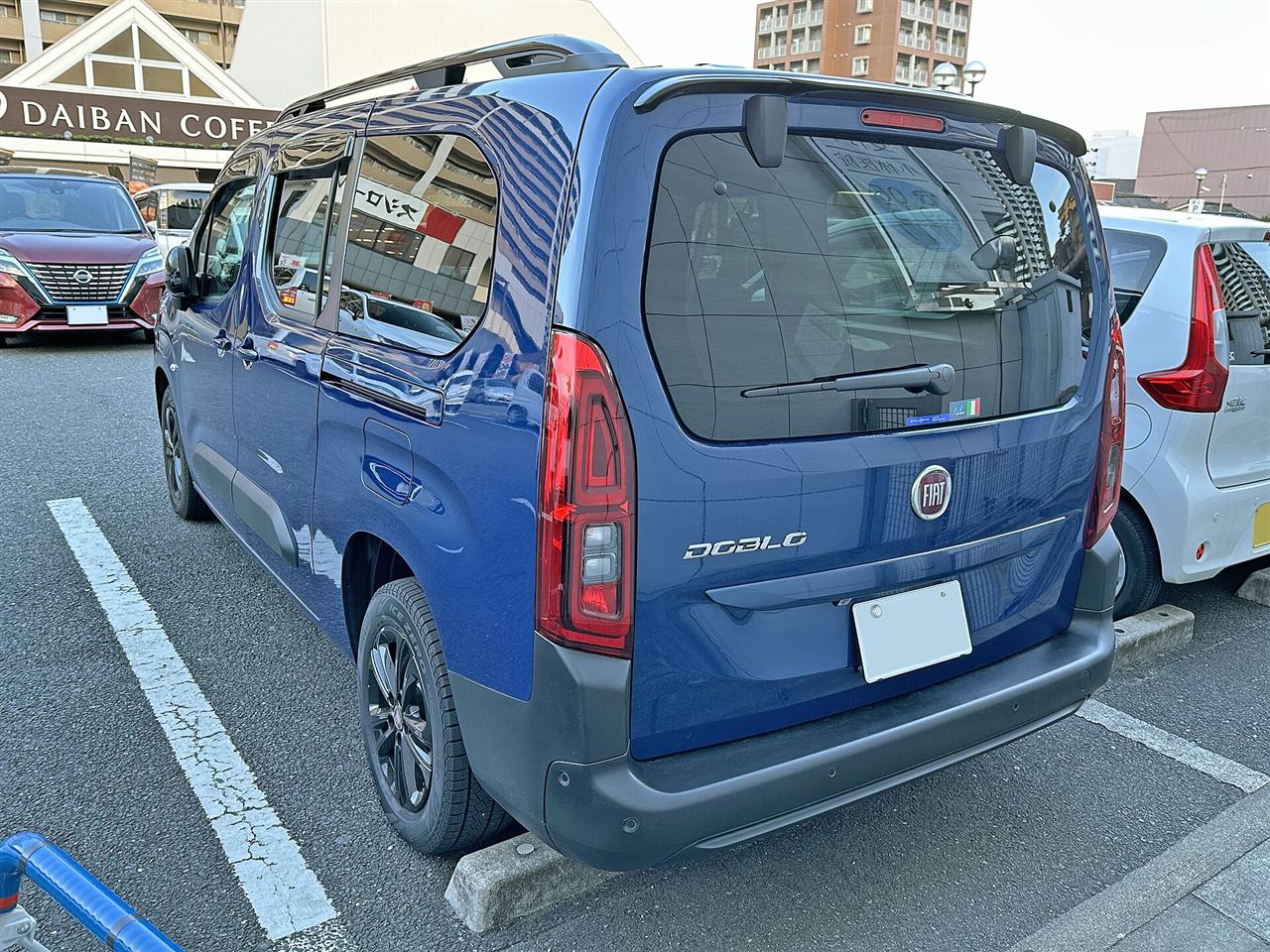 Fiat DOBLÒ COMBI – 7 places – STYLE+ BVA — photo 2 : FIAT DOBLÒ MAXI (3DA-K9FYH01L) rear