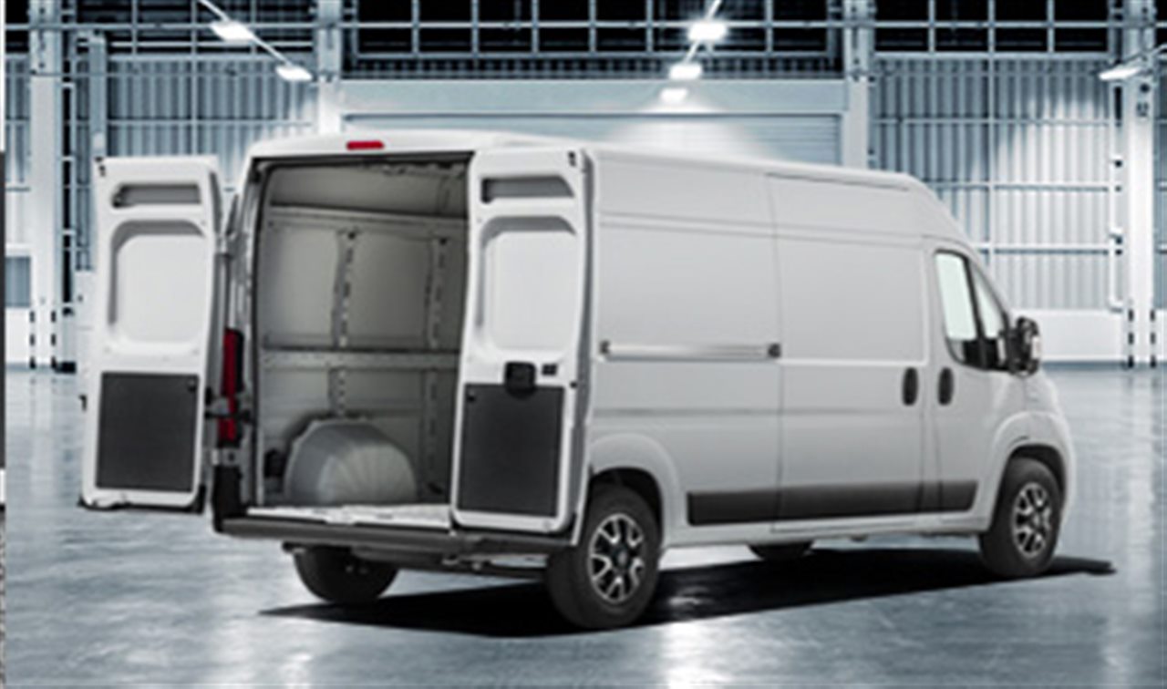 Fiat DUCATO – L2H2 — photo 3 : Fiat Ducato Fourgon — portes arrière et volume de chargement