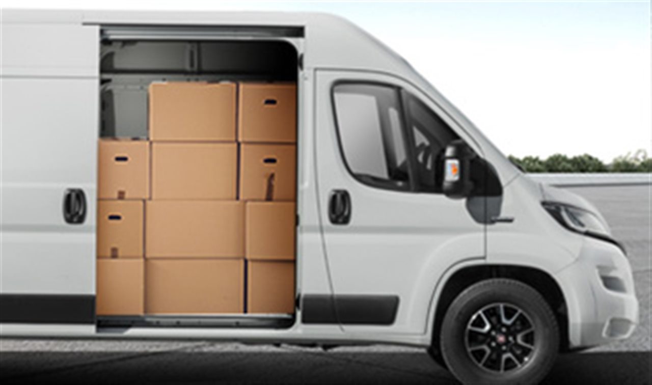 Fiat DUCATO – L2H2 — photo 4 : Fiat Ducato Fourgon — porte latérale et charge utile