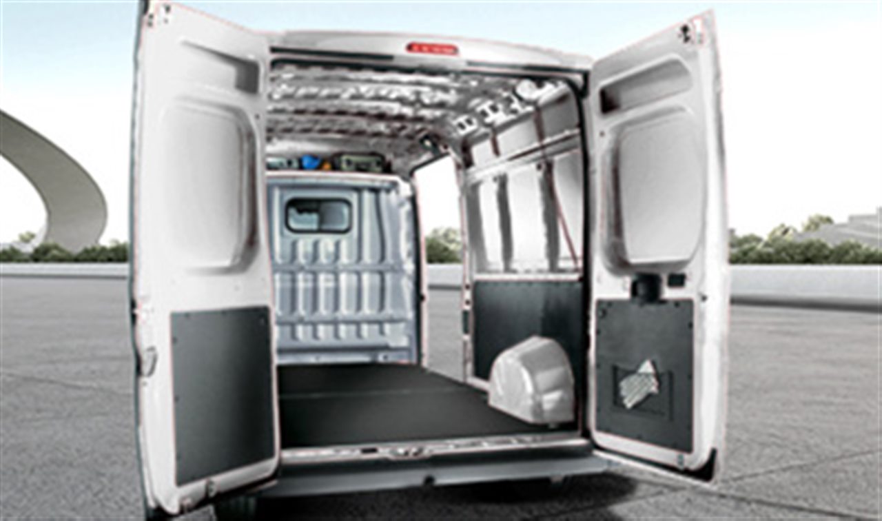Fiat DUCATO – L2H2 — photo 5 : Fiat Ducato Fourgon — espace de chargement arrière
